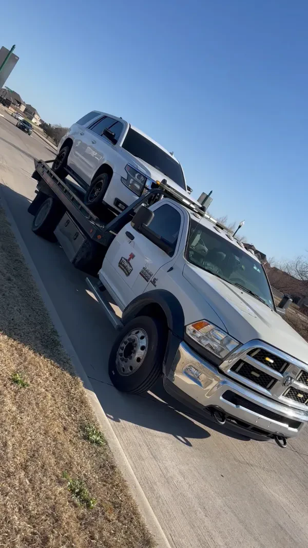 T Towing and Roadside Assistance - photo 2