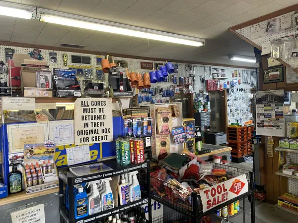 R & W Auto Parts - photo 4