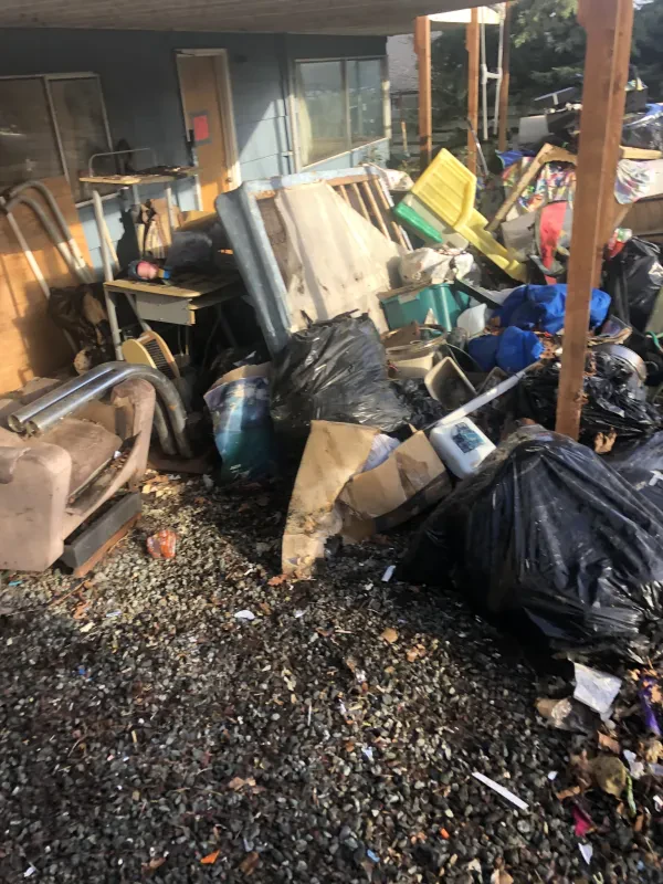 Clutter Cops Junk Removal - photo 4