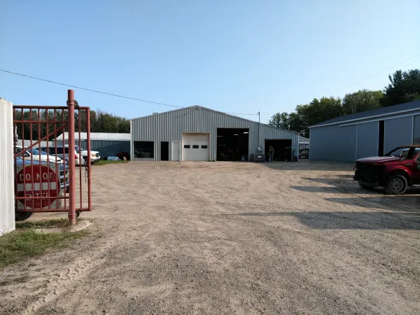 B & B Pick-Up Salvage and GatorMadeTrailer Dealer - photo 3