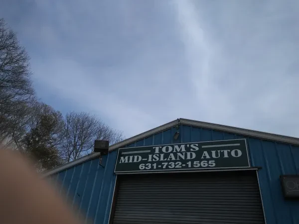 Tom's Mid Island Auto - photo 2