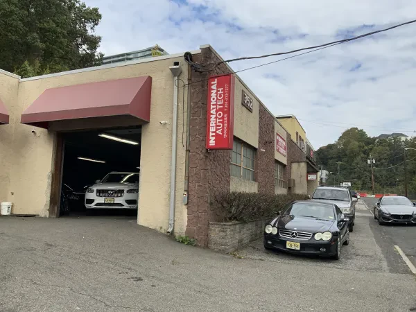Edgewater International Auto Body & Auto Tech - photo 3