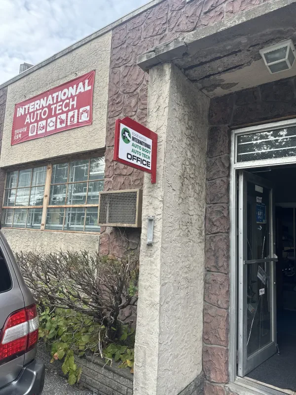 Edgewater International Auto Body & Auto Tech - photo 4