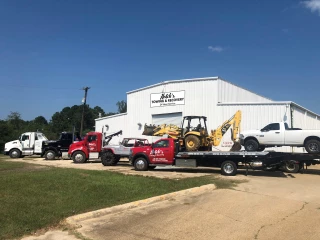 Hatch's Towing & Recovery in Pineland, TX