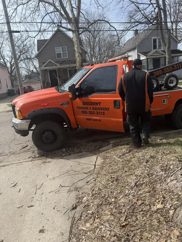 Discount Towing and Recovery - photo 2