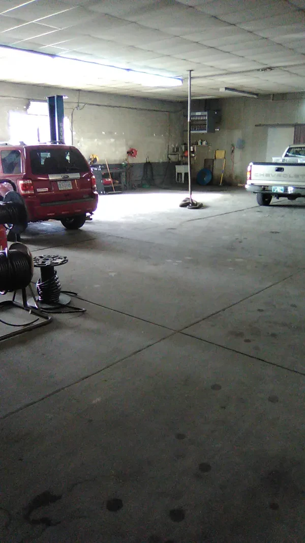 Locke Auto Parts - photo 4