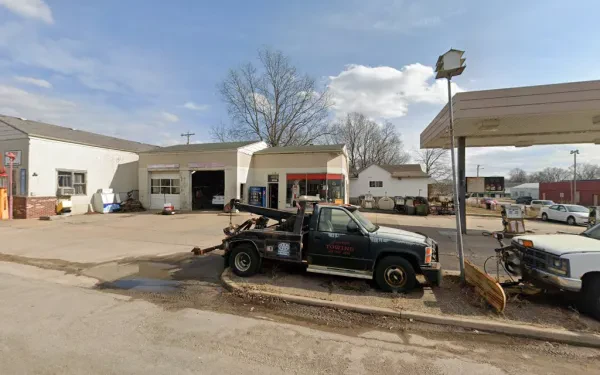 Larry's Service Station - photo 2