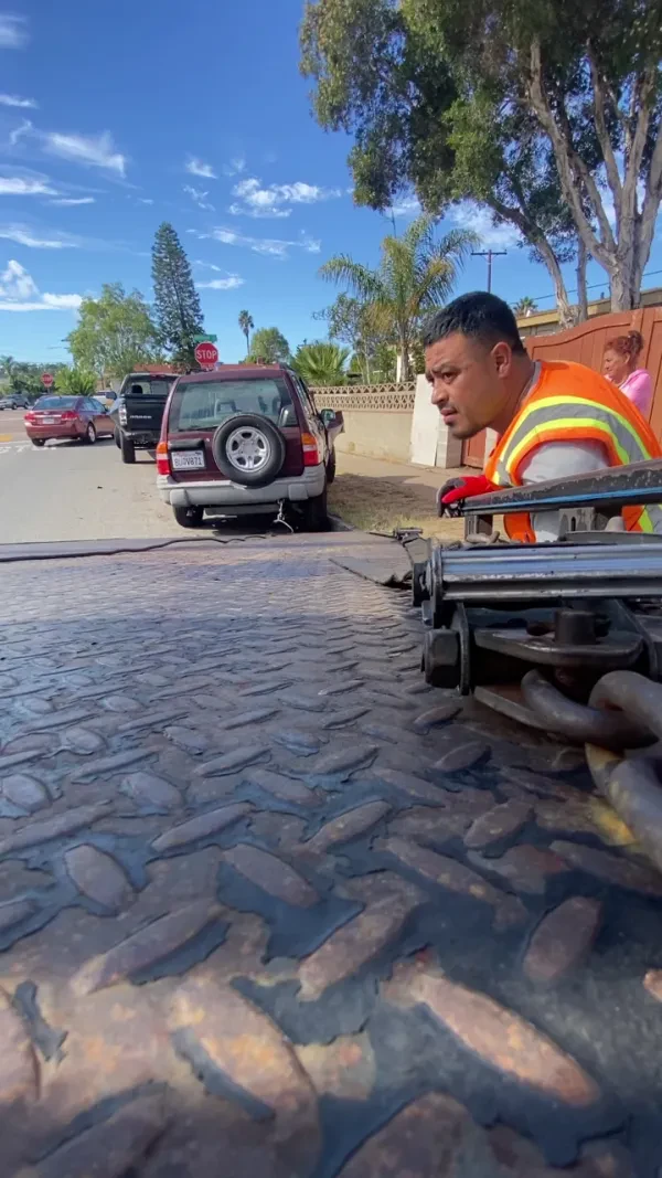 Victor's Towing - photo 2