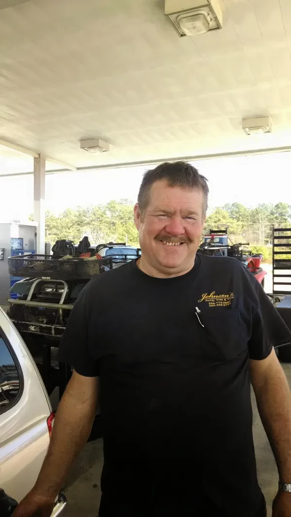 Johnson 's Auto Tire & Tow LLC - photo 3