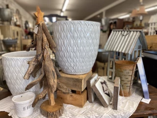 Junque Decor Floral & Greenhouse LLC