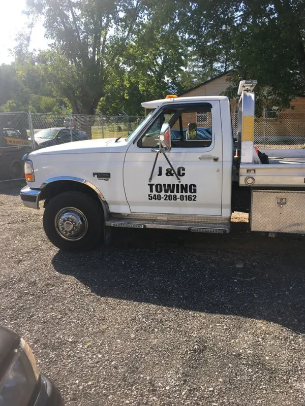 J & C Towing - photo 2