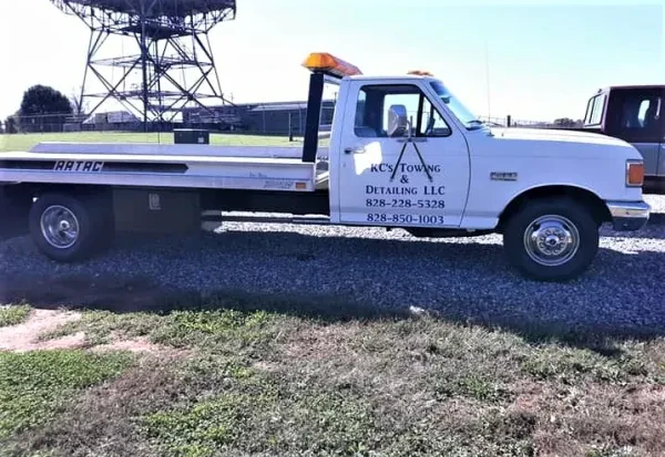 KC Towing, Hauling and Detailing - photo 2