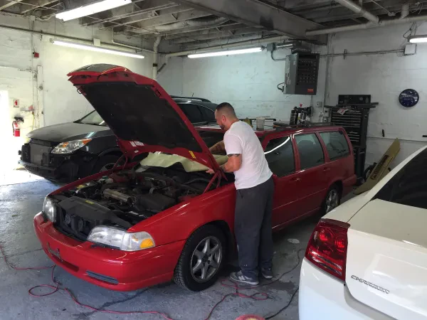 Milton's Auto Body LLC - photo 4