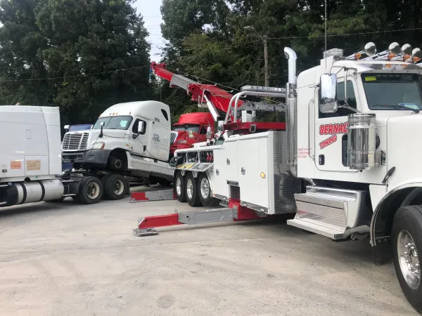 Bernal's Towing 24 HR Service - photo 4