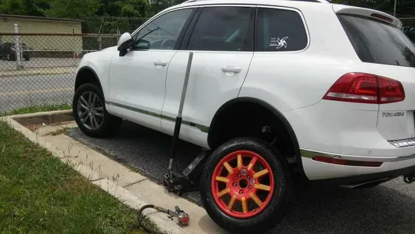 Poplockin 247 - Emergency Roadside Assistance, 24-Hour Local Car Towing Service - photo 4