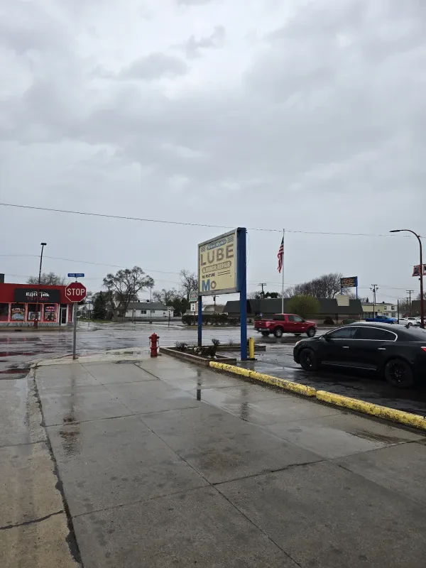 Van Dyke Auto Repaire - photo 3