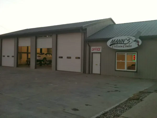 Mann's Collision Center - photo 3