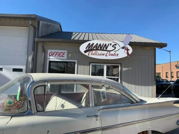 Mann's Collision Center - photo 4