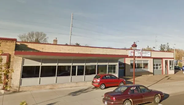 Lindstrom Motors Auto Service - photo 4