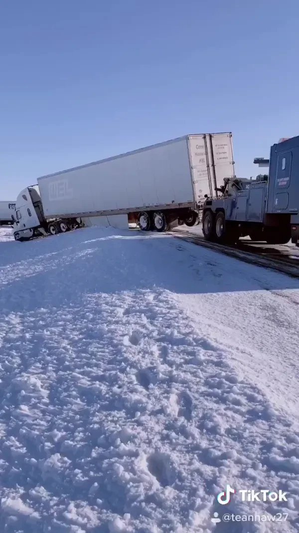 T & W Towing - Cars, Heavy Duty Tow & Semi Truck Recovery - photo 2