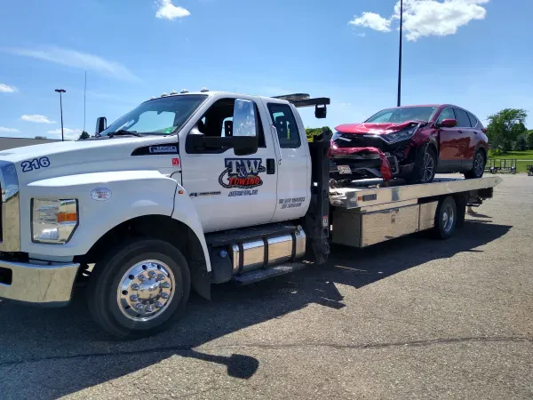 T & W Towing - Cars, Heavy Duty Tow & Semi Truck Recovery - photo 4