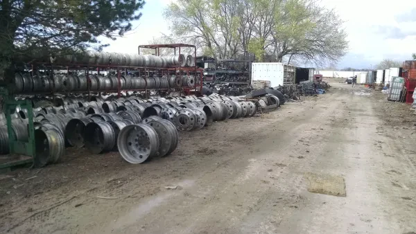 Robert Ullom Used Truck Parts - photo 2
