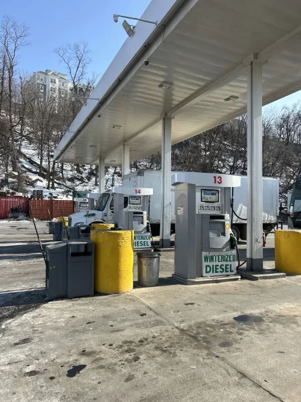SHELL TRUCK STOP GAS STATION, DUNKIN ,TIRE SHOP - photo 2
