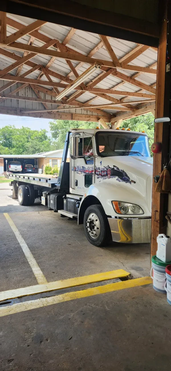 Bubba's Wrecker Service - photo 4