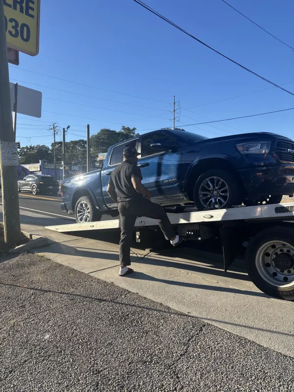 24 Hours Towing and Roadside LLC - photo 4
