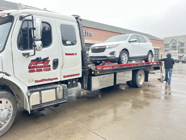 K & E Towing - photo 2