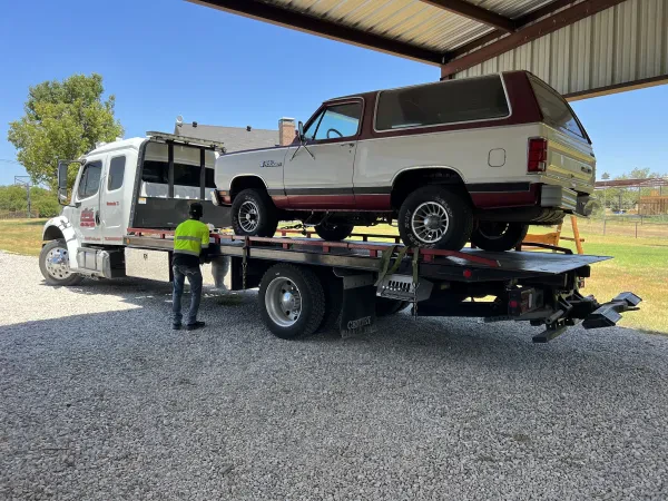 K & E Towing - photo 4
