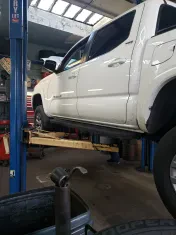 Landa's Service Station