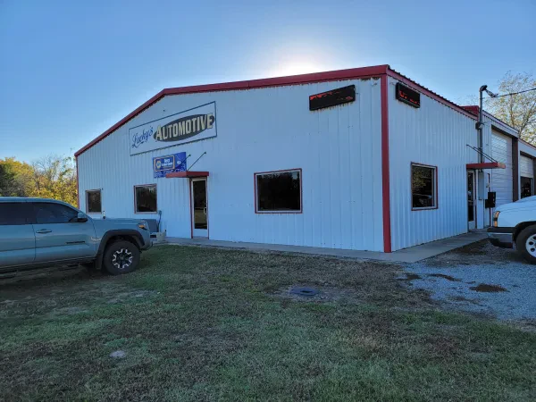Lucky's Automotive - photo 2