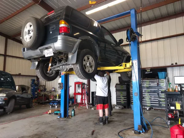 Lucky's Automotive - photo 4