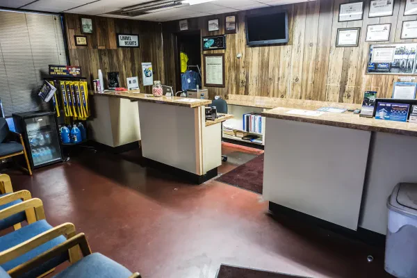 Laurel Heights Automotive - photo 3