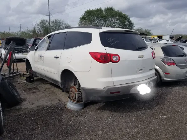 ALMARAZ USED AUTO PARTS - photo 2