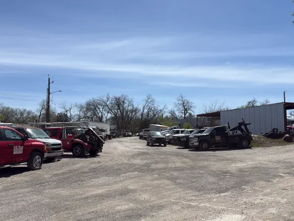 Saucedo's Wrecker Service - photo 2