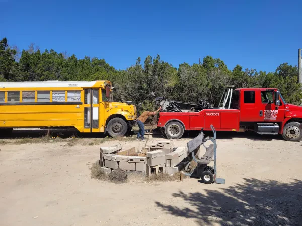 Saucedo's Wrecker Service - photo 3