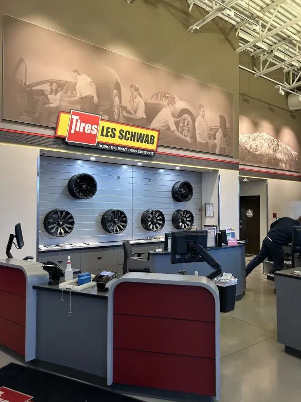 Les Schwab Tire Center - photo 4