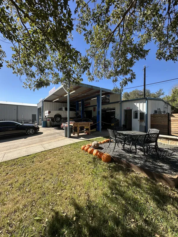 Manchaca Garage LLC - photo 2