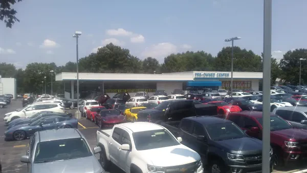 Hendrick Chevrolet Shawnee Mission - Collision Center - photo 2