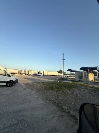 Butler yard. Ford check in