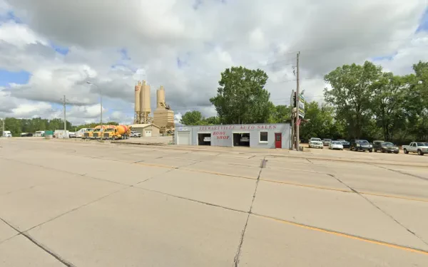 Stewartville Auto Sales & Body Shop - photo 2