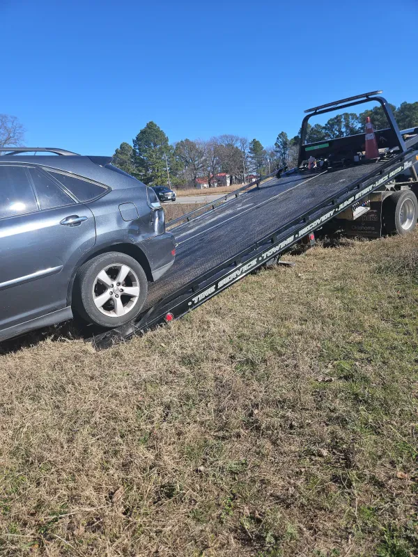 R and M Towing - photo 4