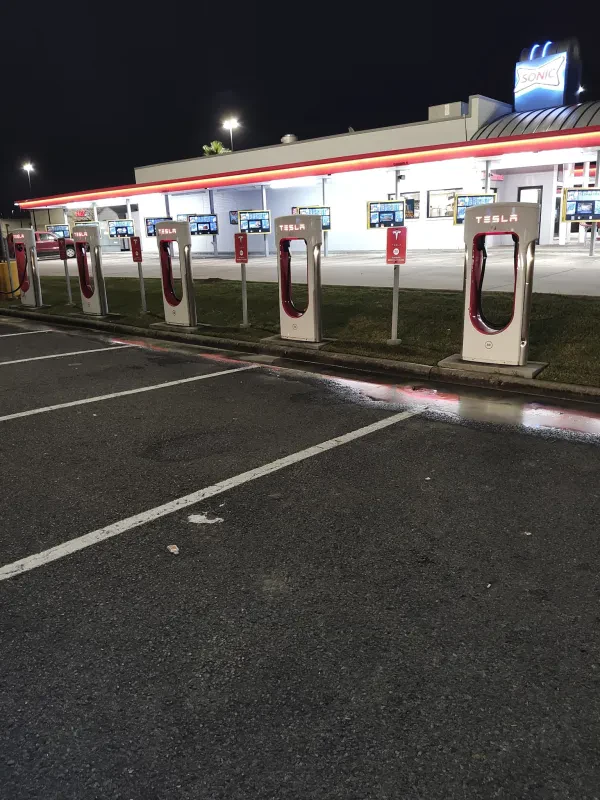 Tesla Supercharger - photo 2