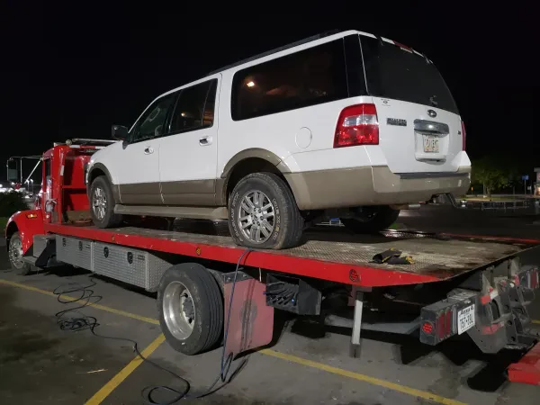 Reyes Towing - photo 4