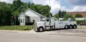 Johnny’s Auto & Heavy Duty Semi Truck Towing