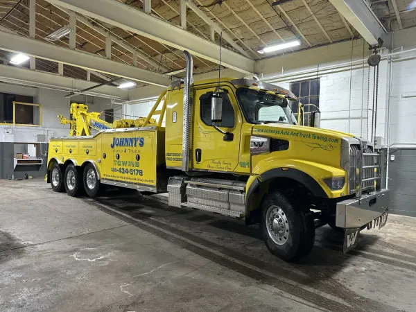 Johnny’s Auto & Heavy Duty Semi Truck Towing - photo 3