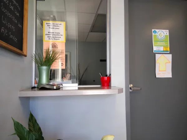 Ashwaubenon Auto Repair LLC - photo 2