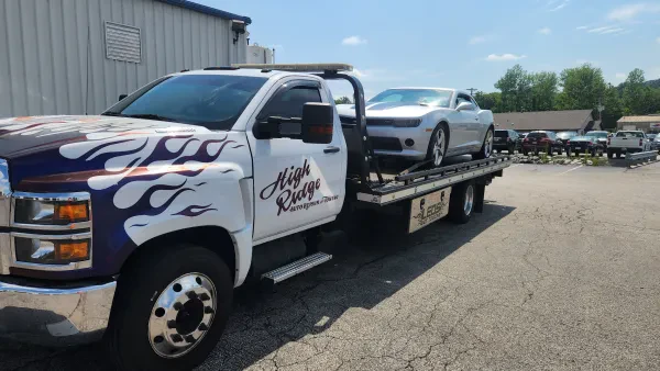 Leo's B&T Towing LLC - photo 2
